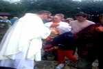 Zdjęcie na https://www.viapoland.com/ - portal informacyjny: Z rodzinką na Groniu Jana Pawła II