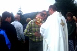 Zdjęcie na https://www.viapoland.com/ - portal informacyjny: Z rodzinką na Groniu Jana Pawła II