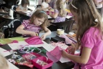 Zdjęcie na https://www.viapoland.com/ - portal informacyjny: Studio Projektowe Barbie – modowe wyzwanie dla dziewczynek