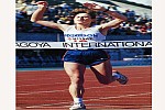 Zdjęcie na https://www.viapoland.com/ - portal informacyjny: Wanda Panfil na medalu jubileuszowego 25. Półmaratonu PHILIPS Piła
