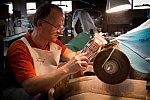 Zdjęcie na https://www.viapoland.com/ - portal informacyjny: Proces tworzenia szklanych cacek w Hucie Szkła Artystycznego Barbara