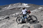 Zdjęcie na https://www.viapoland.com/ - portal informacyjny: Marcin Korzonek wjechał rowerem na prawie 6000 m n.p.m. Sukces wyprawy Kross The Record