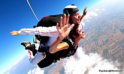 Tandemowe skoki ze spadochronem – wyjątkowa przygoda dla ciebie i twoich bliskich!