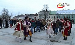 Flash Mob na Rynku. Zatańczyli Poloneza