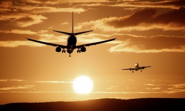 Odwołany lot podczas wakacji – czy klientom linii lotniczych przysługuje odszkodowanie?